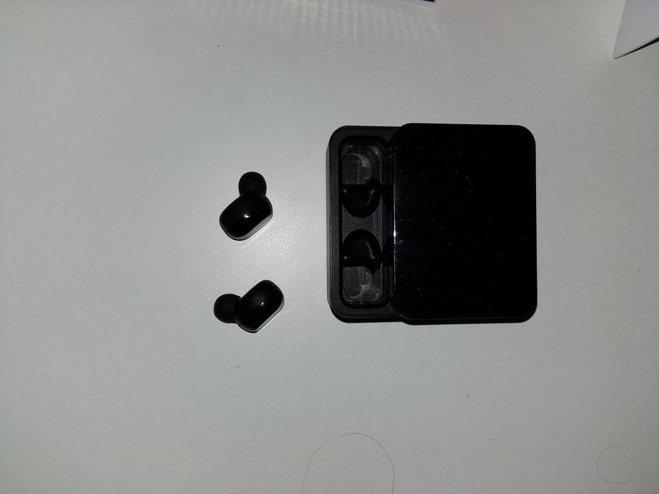 Продам наушники белые(новые)  черные б/у