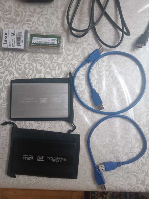 HDD, SSD, мышка, триммер, ОЗУ, сумка, подставка для ноутбука и кабели