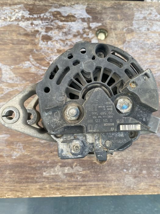 Генератор  на опель