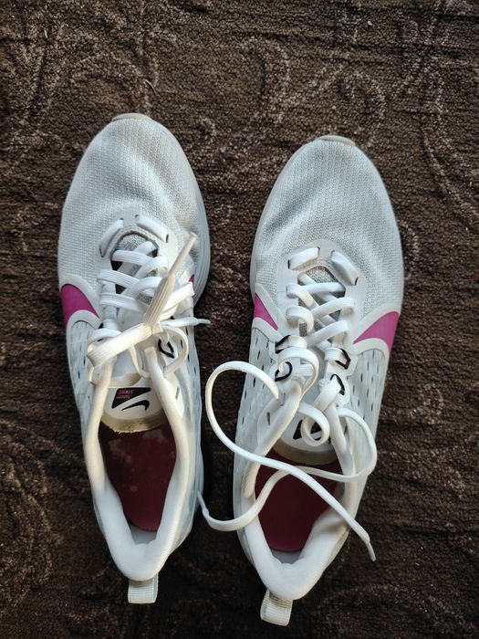 Леки маратонки Nike