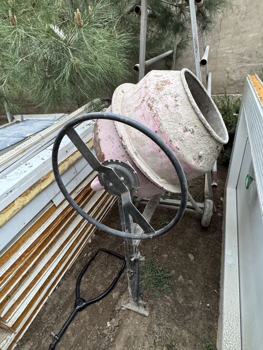 БЕТОНОМЕШАЛКА прдается б/у