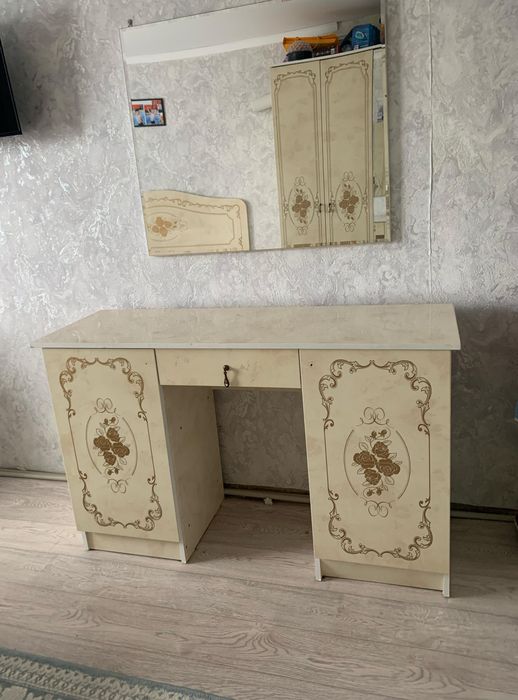 Спальный гарнитур сатылады.Срочно
