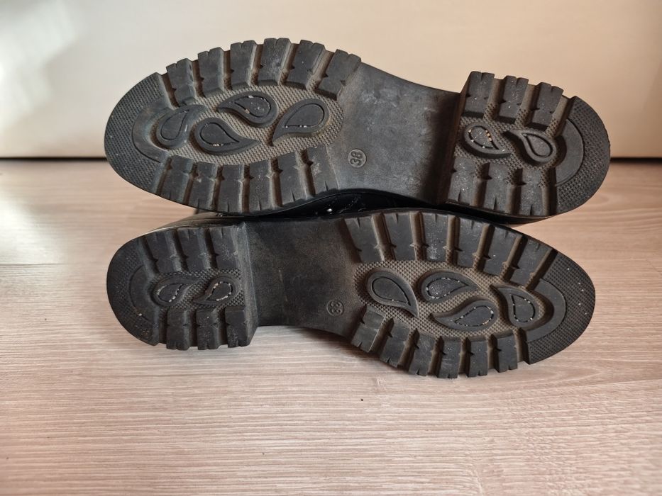 Елегантни дамски боти