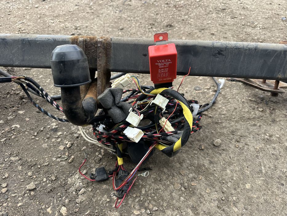 Теглич за Тойота Корола Версо 2004-2009г.!