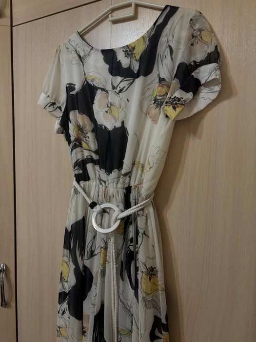 Длинное платье с коротким рукавом