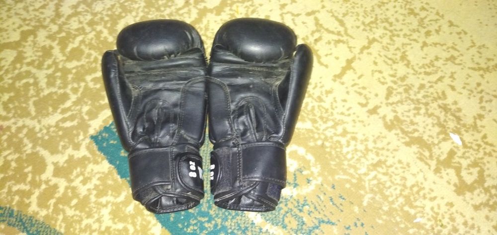 Продам боксерские перчатки