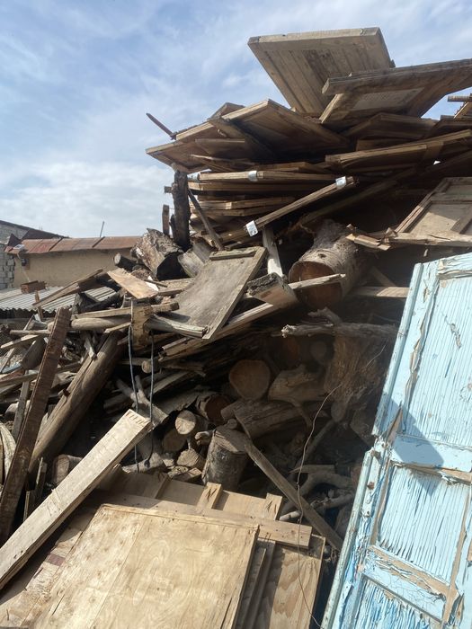 Taxta o’tinla bor sotiladi