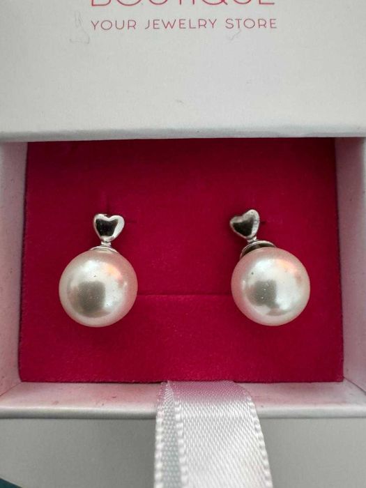 Cercei Eden Boutique cu perle și detalii inimă - Noi