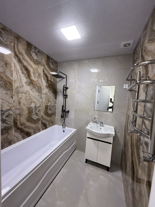 Bogishamol city Pavarot Vokzalda joylashgan 3 xona kvartira sotiladi