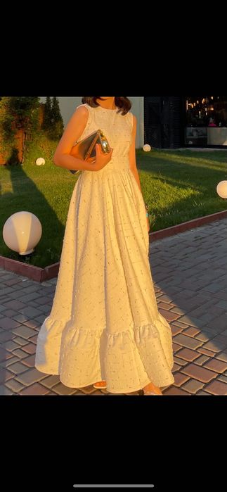 Белое вечернее платье