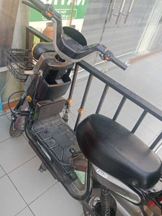 Elektra skuter moped sotiladi