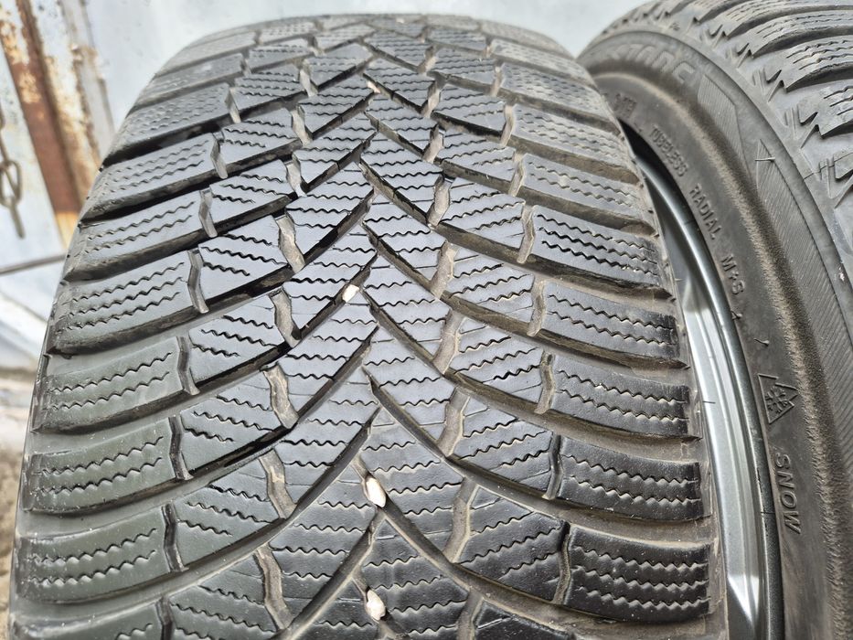 2бр зимни гуми Бриджснон/  2017г/ 225-45-17/ 7мм грайфер/