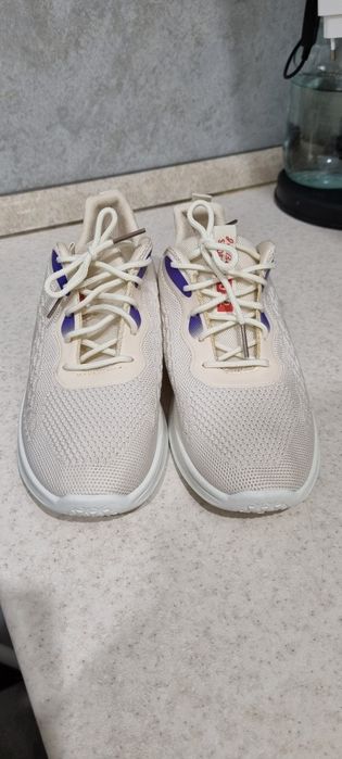 Кроссовки для физры