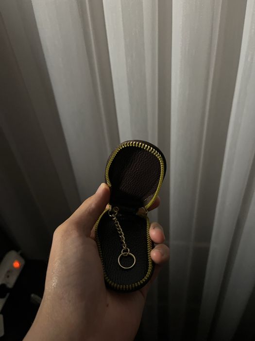 продам ключницу женскую