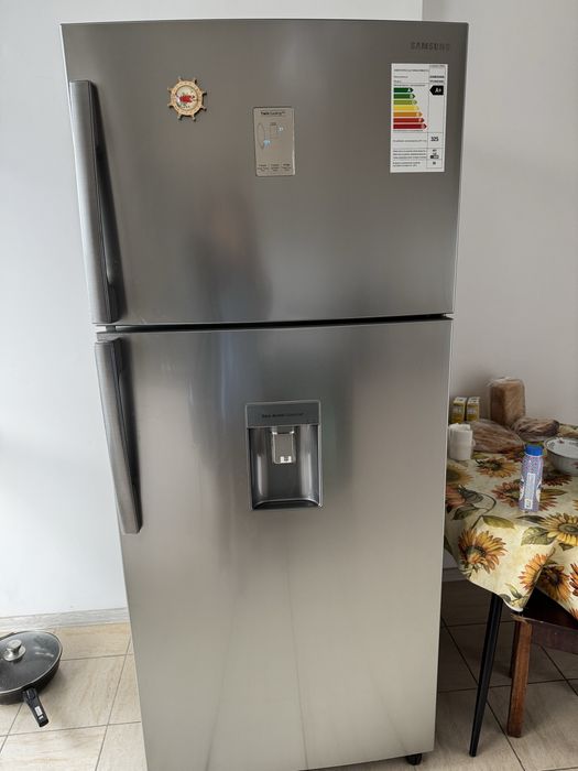 Холодильник Samsung