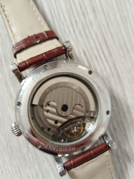 Часы новые завадные