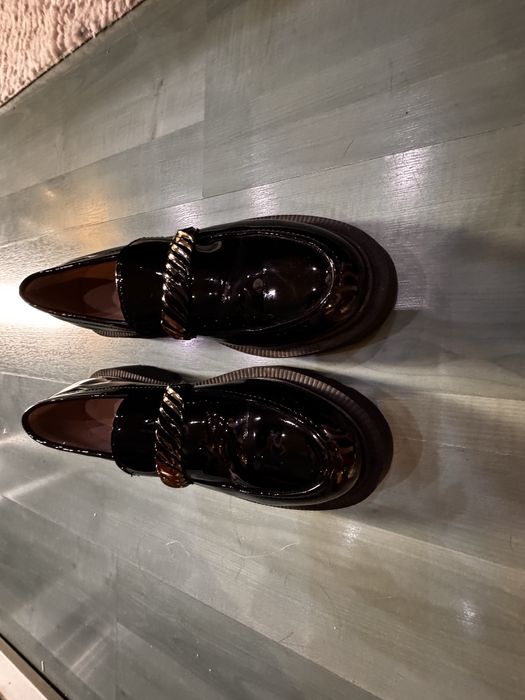 Дамски лачени обувки