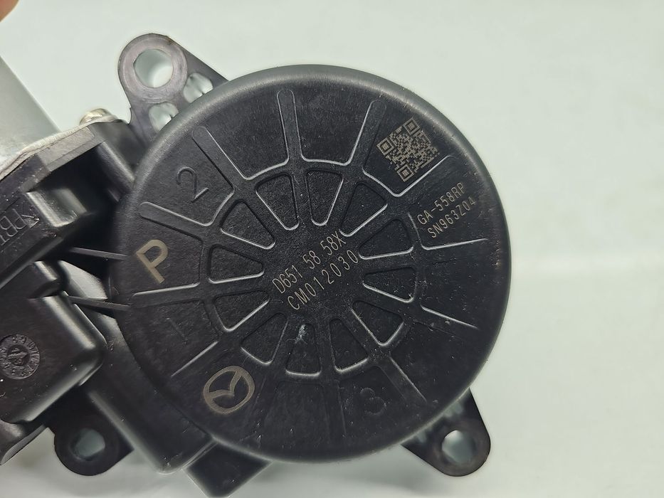 Motoras geam dreapta spate Mazda CX-5 (KE) [Fabr 2011-2016] D6515858X