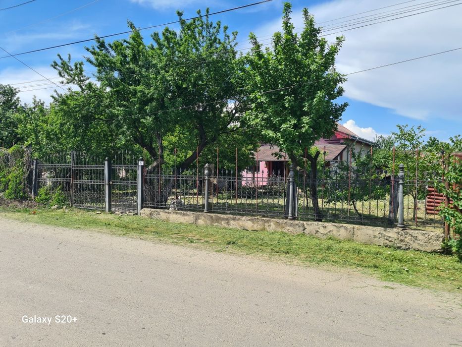 Teren intravilan și casă