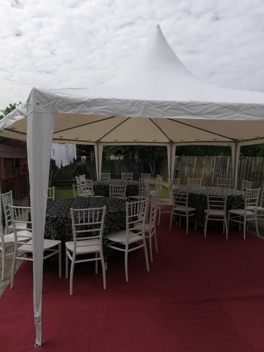 Corturi de închiriat