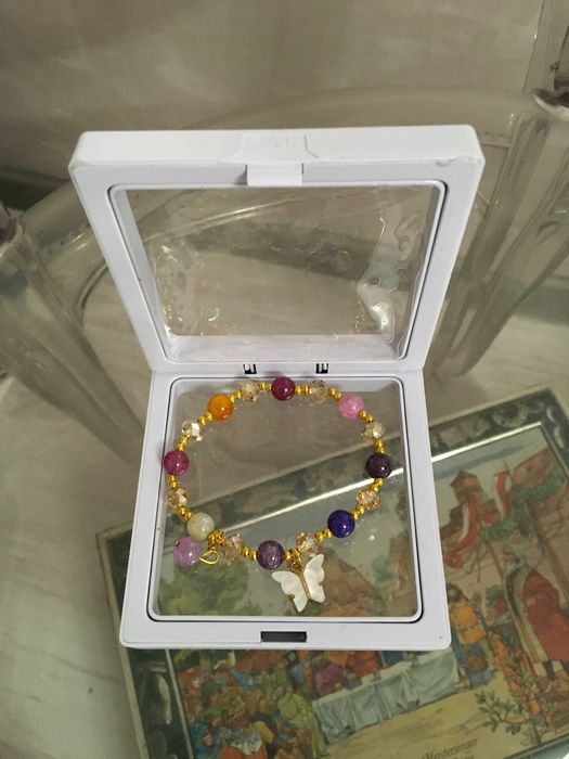 Гривна с кристали,естествени камъни и седеф