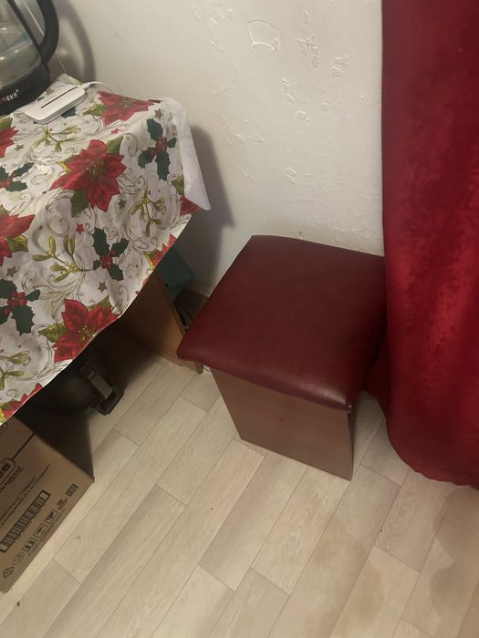 Продам стол с стульями