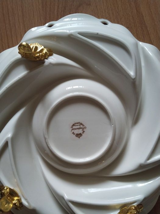 Продаю менажница круглая