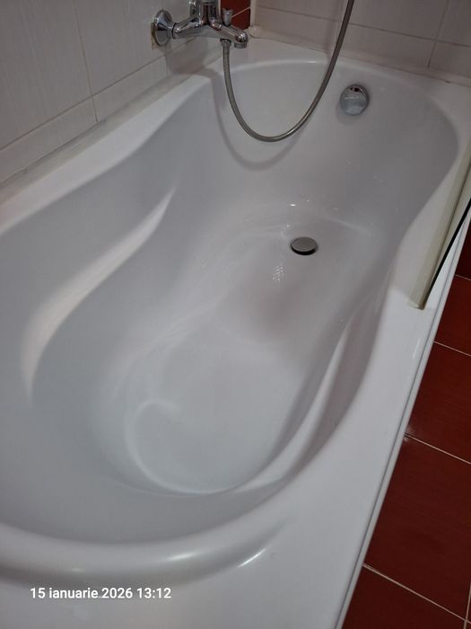 Cada acrilica 140 x 70 cu panou protecție din sticla.