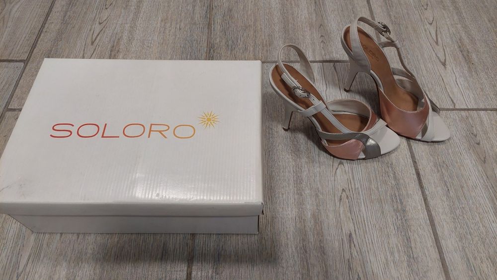 Дамски кожени сандали