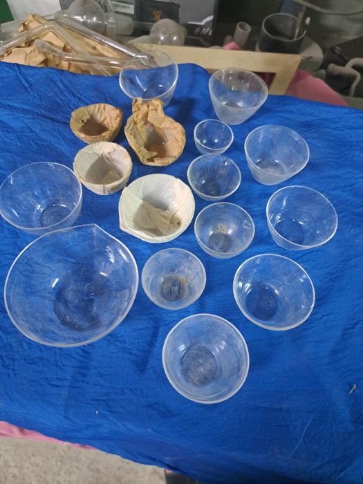 Чаша выпарительная стеклянная объемом 90 мл.