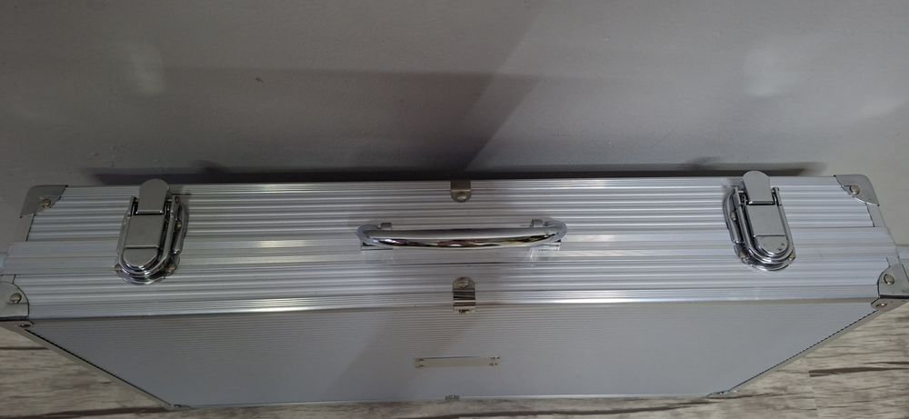 НОВ комплект аксесоари/инструменти за барбекю + подарък