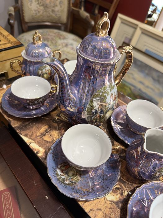 красив порцеланов сервиз за кафе