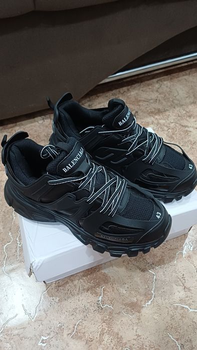 Продам кроссовки