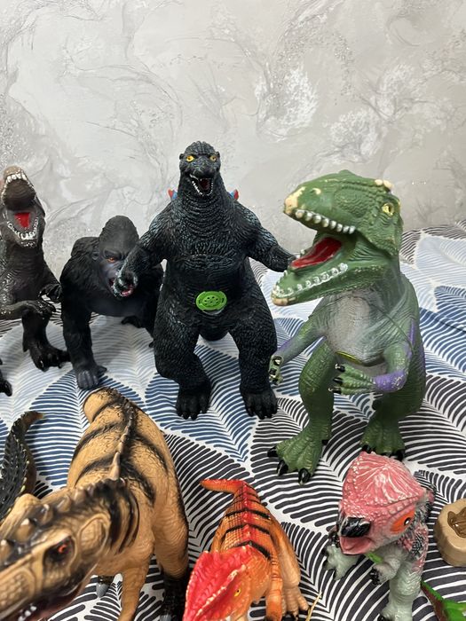 Продам колекцию динозавров