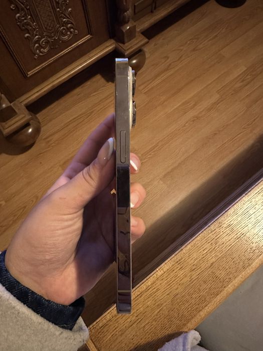 Iphone 14pro, златен