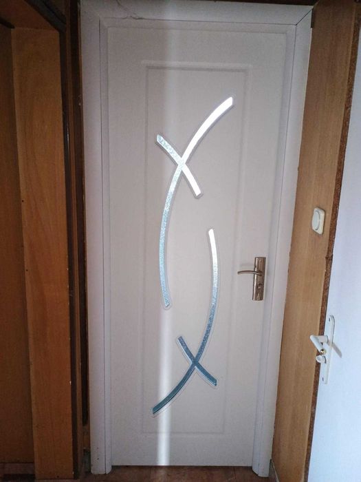 Продавам четири бели интериорни врати