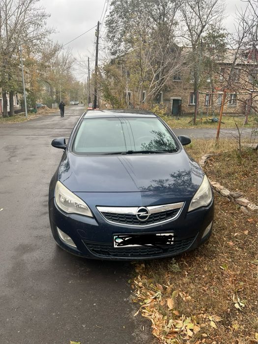 Опел астра j  продаются