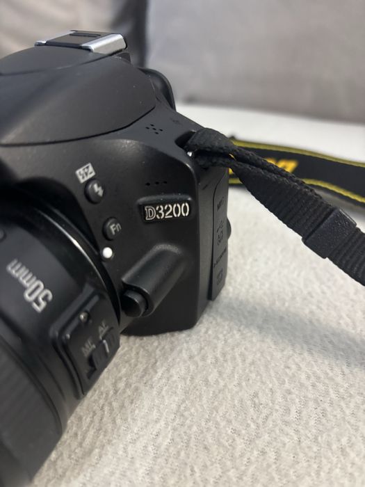 Nikon D3200 DSLR + 2 obiective + geantă foto – kit complet