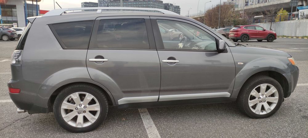 Mitsubishi Outlander II, 180.000 km, 7 locuri, 4x4