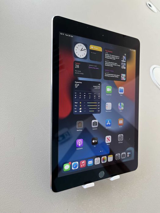 Apple iPad Pro 1gen A1674 9.7' 32GB WiFi + Cellular / Space Gray