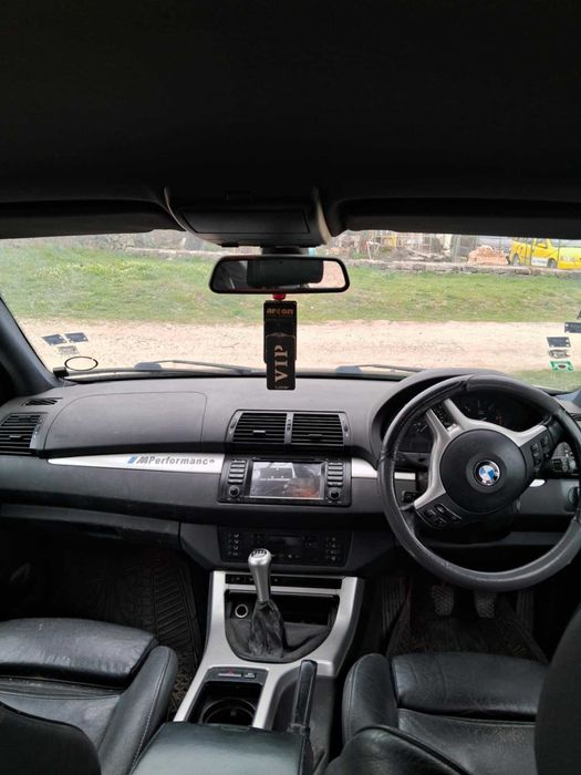 БМВ Х5 Гаражна кола