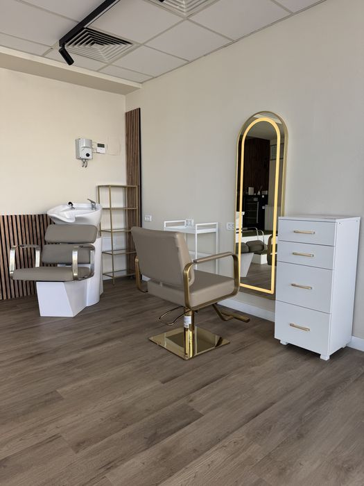Inchiriere post Intr-un salon