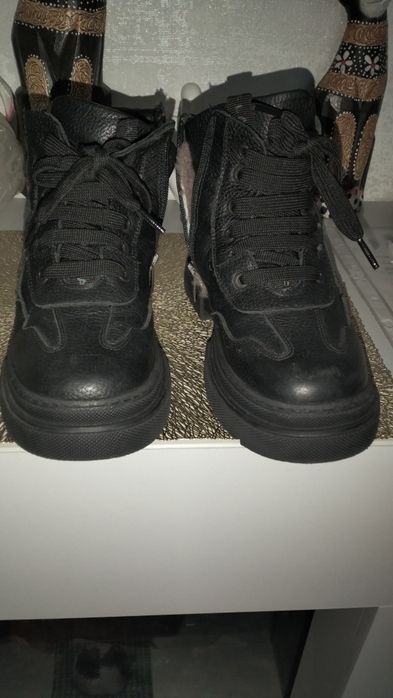 Продам зимние ботинки 35 р-р