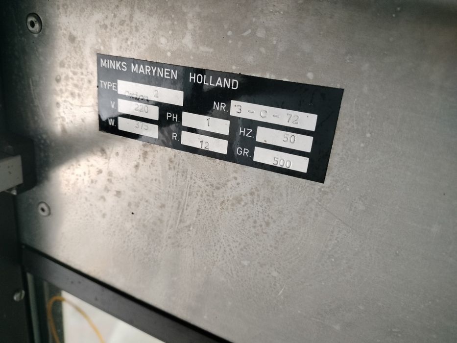 Vând vitrina frigorifica orizontala prajituri