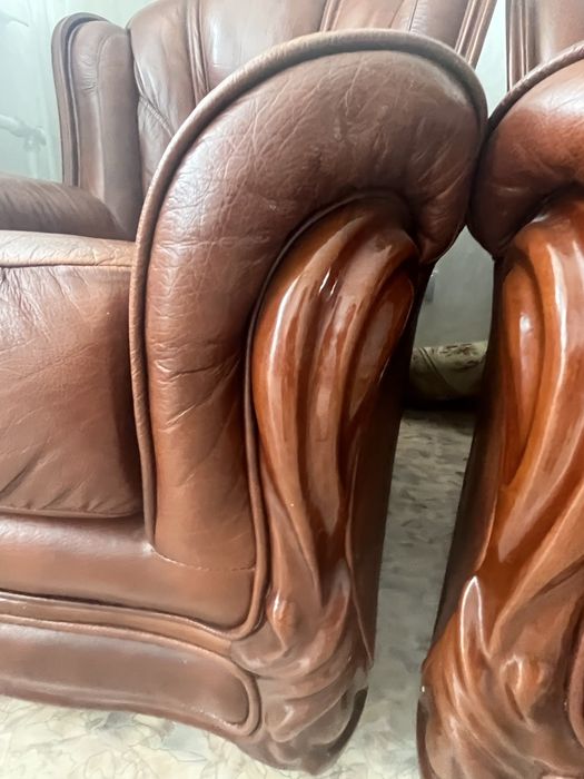 Кожаный диван с 2 креслами