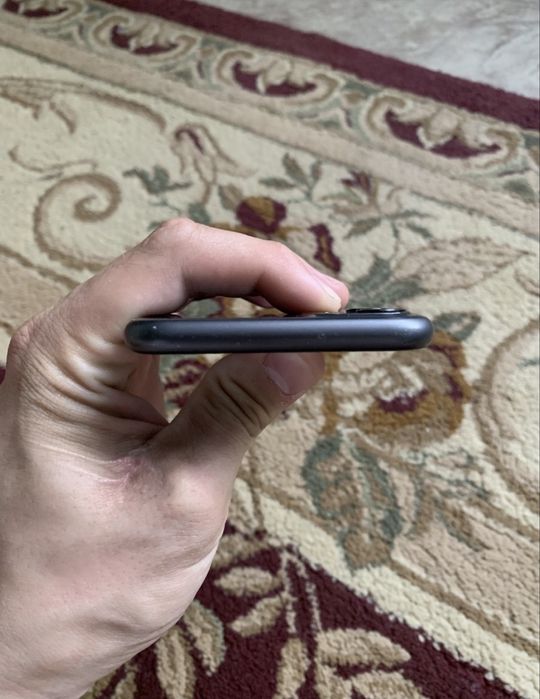 Продам айфон 11