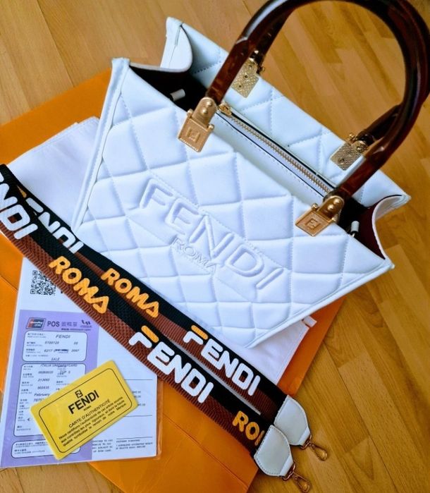 Geanta Fendi, new collection, Italia, curea detasabila umăr, eticheta,saculet inclus