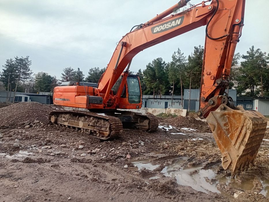 Exiskuvator DOOSAN  Sotiladi Naxtga va lezinga