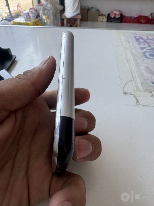 Iphone 2G      8GB