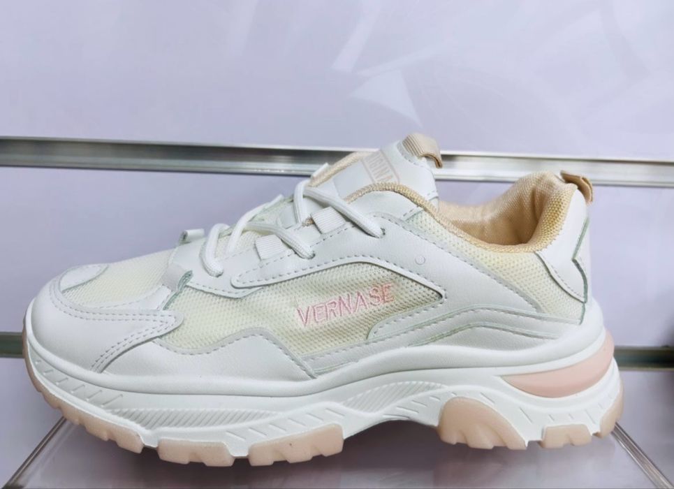 Женски кроссовки